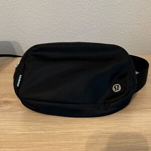 Lululemon Black Everywhere Belt Bag 1L